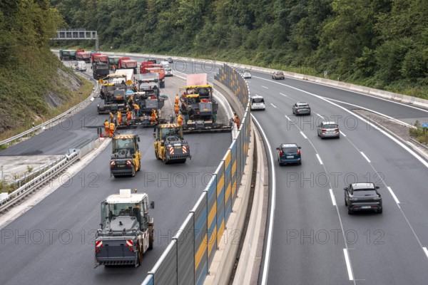 Rehabilitation of the A52 motorway near Essen, an 8 km long section between the Essen-Kettwig junction and the Essen-Ost motorway junction was completely renovated over a period of 9 years, 6 lanes, new drainage pipes, carriageway, bridges, noise barriers, traffic facilities, here the last section, direction Düsseldorf, new carriageway surface, laying of porous asphalt, whispering asphalt, at the Essen-Rüttenscheid junction, North Rhine-Westphalia, Germany