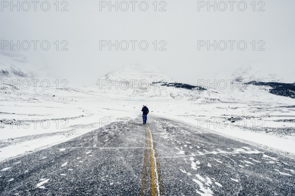 Winter road trip on the Icefields Parkway with lots of snow and ice, Banff National Park, Jasper National Park, Alberta, Canada