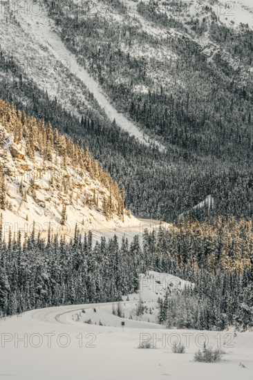 Winter road trip on the Icefields Parkway with lots of snow and ice, Banff National Park, Jasper National Park, Alberta, Canada