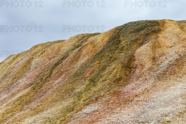 Discoloured rock, sinter, Jotunkjeldene, Spitsbergen, Svalbard