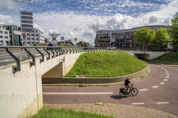Roundabout in the Dutch city of Houten, the lanes for cars and bicycles are separated, the cycle path runs under the car lane, through subways, so that cyclists and cars can pass the intersection separately, in Houten, bicycle traffic has priority, considered a model city for modern bicycle traffic, Netherlands