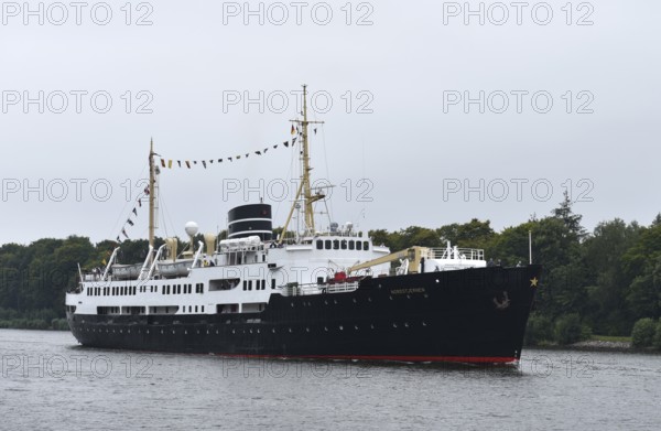 MS NORDSTJERNEN, cruise ship, NORDSTJERNEN in the Kiel Canal, NOK, Kiel Canal, Kiel Canal, Schleswig-Holstein, Germany