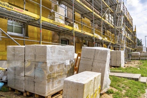 Energy refurbishment of an older residential building, thermal insulation with mineral wool insulation boards, mounted on the façade and then plastered, North Rhine-Westphalia, Germany
