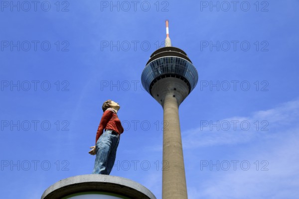 The figure Marlis by Christoph Pöggeler from 2001 (permanent work of art in public space), in the background the Rhine Tower, Radio Tower, Düsseldorf, North Rhine-Westphalia, Germany