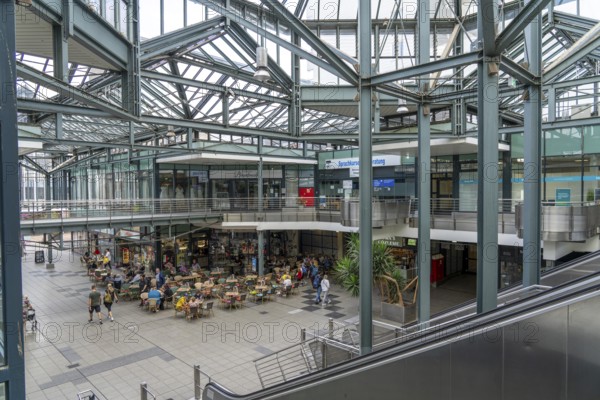 Shopping mall Die Luminaden, in the city centre of Leverkusen, older shopping centre from 1972, with many vacancies and cheap shops, North Rhine-Westphalia, Germany