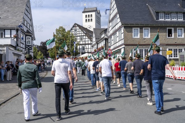 Rifle festival in Bad Fredeburg, in the Sauerland region, marching of the rifle companies in the town, parade, St George's Rifle Brotherhood, 3-day rifle festival, for 193 years, customs in the Hochsauerland district, North Rhine-Westphalia, Germany