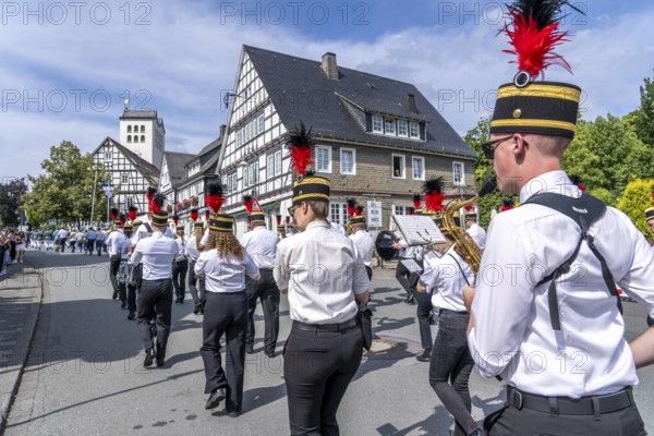Shooting festival in Bad Fredeburg, in the Sauerland region, marching of the shooting companies in the town, parade, St. Georg shooting fraternity, 3-day shooting festival, for 193 years, marching band, customs in the Hochsauerland district, North Rhine-Westphalia, Germany