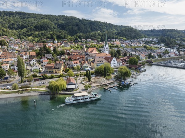 Ausflugsschiff, Kursschiff MS Großherzog Ludwig am Schiffanleger der Gemeinde Sipplingen, Luftbild, Bodensee, Bodenseekreis Baden-Württemberg, Deutschland