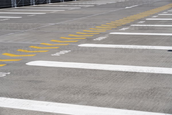 Markings on a car park deck, Direction of travel marking, Numbered parking spaces, Graphic