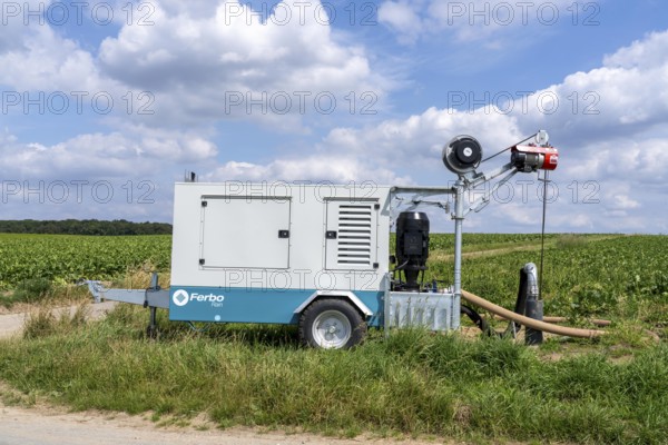 Mobile pump for artificial irrigation with a sprinkler system in a field where sugar beet is grown, the water is pumped from a well, west of Kerken, on the Lower Rhine, North Rhine-Westphalia, Germany