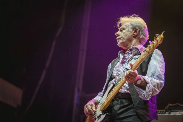 Glen Matlock, bassist of the Sex Pistols ft. Frank Carter live at the Berlin Zitadelle Spandau on 04.07.2025
