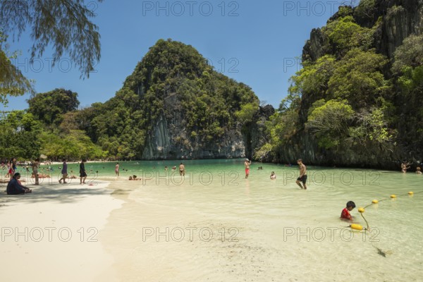 Sandy beach beach and rocks, Koh Hong, Hong Island, Thanbok Khoranee National Park, Krabi, Andaman Sea, Thailand