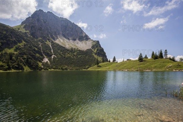 Lower Gaißalpsee, behind Rubihorn, near Oberstdorf, Oberallgäu, Allgäu Alps, Allgäu, Bavaria, Germany