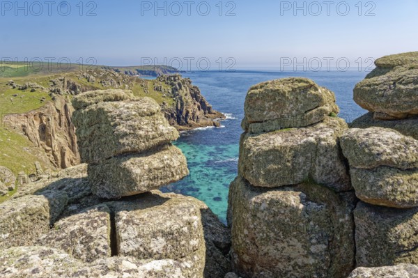 Rock formation off the west coast of England on the Atlantic Ocean. Land's End, the tip of the headland in the west of Cornwall, is the most westerly point in England. Land's End, Sennen, Penzance, Cornwall, South West England, Great Britain