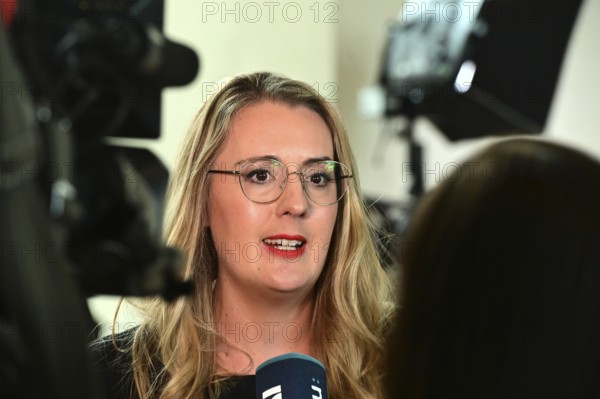 Katharina Dröge (Bündnis 90 / Die Grünen) in an interview with a newstime reporter