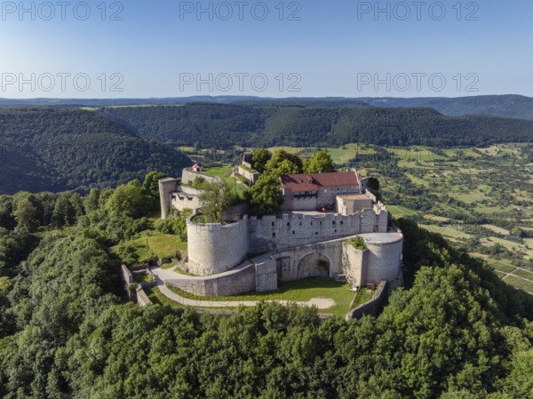 Luftbild von der hochmittelalterlichen Burgruine, Höhenburg Hohenneuffen am Albtrauf, Neuffen, Landkreis Esslingen, Schwäbische Alb, Baden-Württemberg, Deutschland