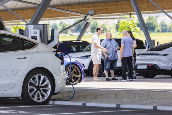 Built for the future, oversized for the present. A Facebook campaign was intended to bring full capacity utilisation to the charging park at Merklingen Swabian Alb station and test its performance. However, of the 259 charging points in the world's largest charging park, only 50 charging points were occupied by electric cars as a result of the campaign. Merklingen, Baden-Württemberg, Germany