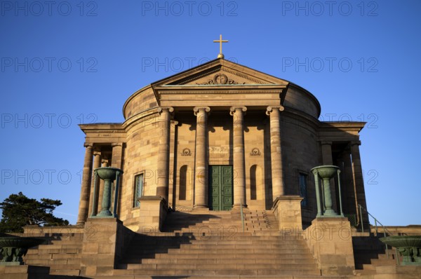 Funerary chapel with inscription DIE LIEBE HÖRET NIMMER AUF on the Württemberg, burial place for Queen Katharina and King Wilhelm I of Württemberg, Rotenberg, evening light, blue sky, Stuttgart, Baden-Württemberg, Germany