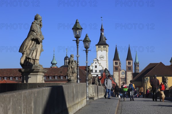 View over the Old Main Bridge to the Grafeneckart and St Kilian's Cathedral, Würzburg, Lower Franconia, Bavaria, Germany