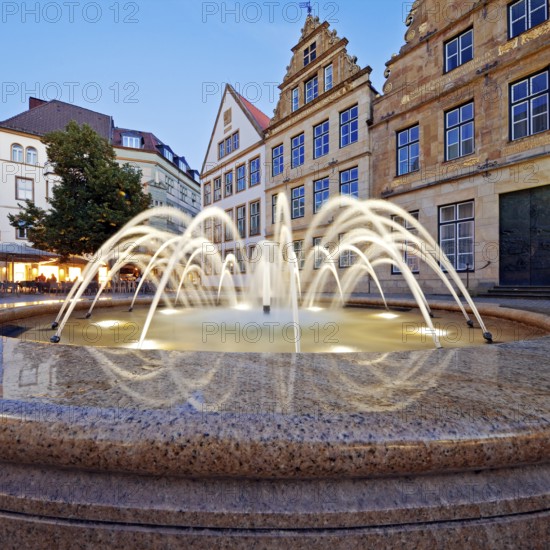 Old market with fountain and town houses in the evening, Bielefeld, East Westphalia-Lippe, North Rhine-Westphalia, Germany