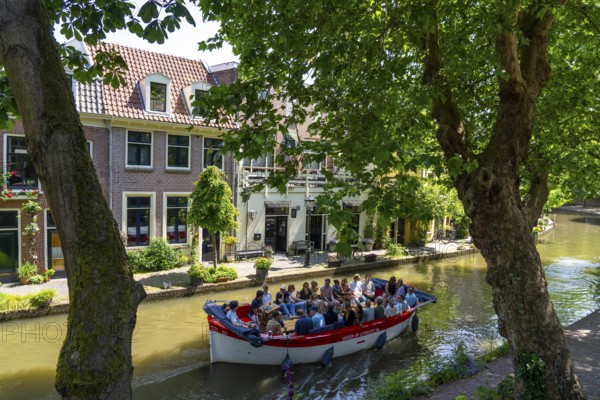 Residential buildings, living on the Oudegracht, in the southern historic centre of Utrecht, residential building directly on the canal, canal, Netherlands