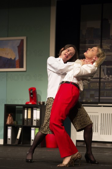 Julia Grimpe - Claudia, Katrin Schwingel - Dorothee, murder colleagues, photo rehearsal on 16/06/2025 at the Berliner Kriminal Theater, Berlin, premiere: 06/07/2025 at The Lakeside, Strausberg