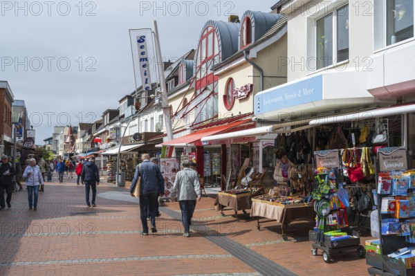 Pedestrian zone, Alleestraße, People, Shops, Büsum, North Sea, Schleswig-Holstein, Germany