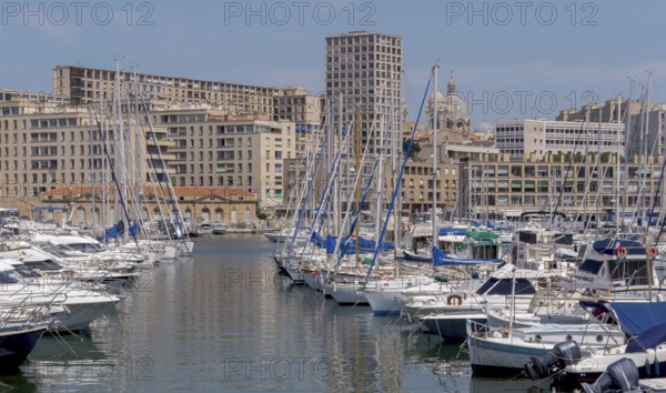 Sailing boats anchored in the Old Harbour, Marseille, Départements Bouches-du-Rhône, Provence-Alpes-Côte d'Azur region, France