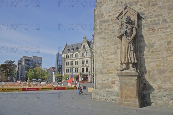 Roland statue at the Red Tower, town hall, pedestrian, market square, Halle an der Saale, Saxony-Anhalt, Germany