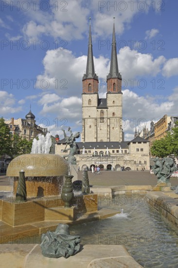 Late Gothic Market Church of Our Lady and Göbel Fountain by Bernd Göbel 1999, Renaissance, Landmark, Hallplatz, Halle an der Saale, Saxony-Anhalt, Germany