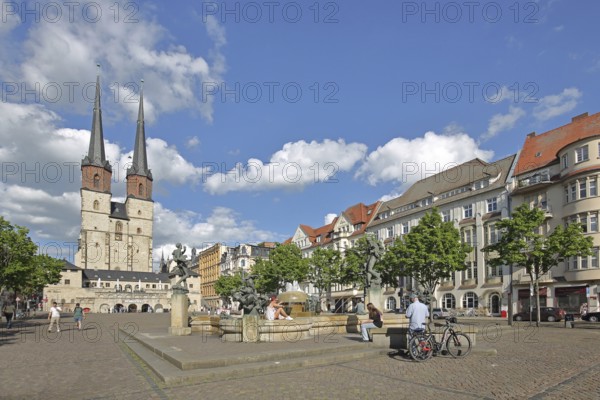 Late Gothic Market Church of Our Lady and Göbel Fountain by Bernd Göbel 1999, Renaissance, Landmark, Pedestrian, Hallplatz, Halle an der Saale, Saxony-Anhalt, Germany