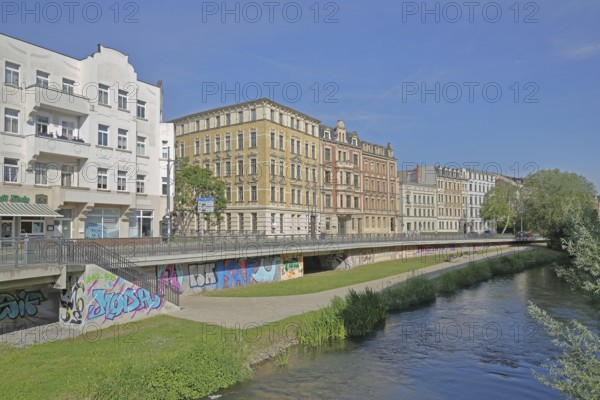 Historic houses on the Robert-Franz-Ring with millrace, stream, bank, Halle an der Saale, Saxony-Anhalt, Germany