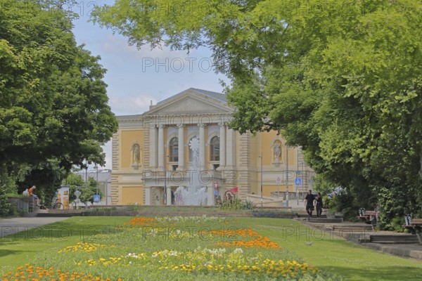 Opera house built in 1886 and Curie-Platz park with Fontane, theatre, Halle an der Saale, Saxony-Anhalt, Germany