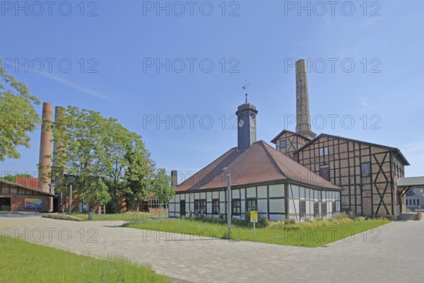 Halloren- und Salinemuseum, former salt works, factory and production for salt extraction, chimney, half-timbered house, museum, Halle an der Saale, Saxony-Anhalt, Germany