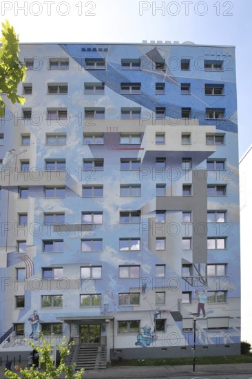 Mural by Danilo Halle 2019 on high-rise building, street art, graffiti, Voßstraße, Halle an der Saale, Saxony-Anhalt, Germany