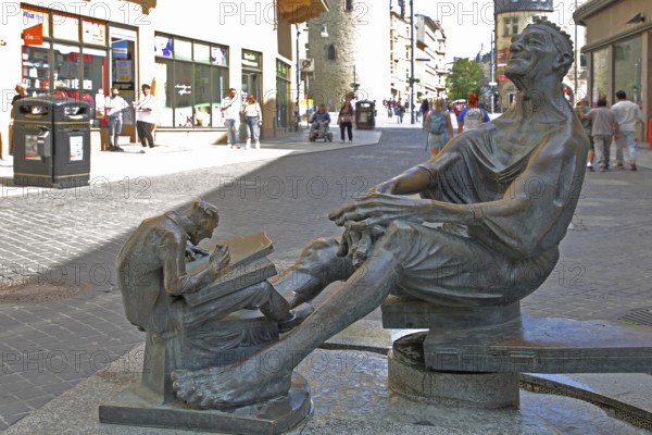 Sculpture Zither-Reinhold alias Reinhold Lohse by Wolfgang Dreysse 2001, street musician and original, inscription, slogan, Halle an der Saale, Saxony-Anhalt, Germany