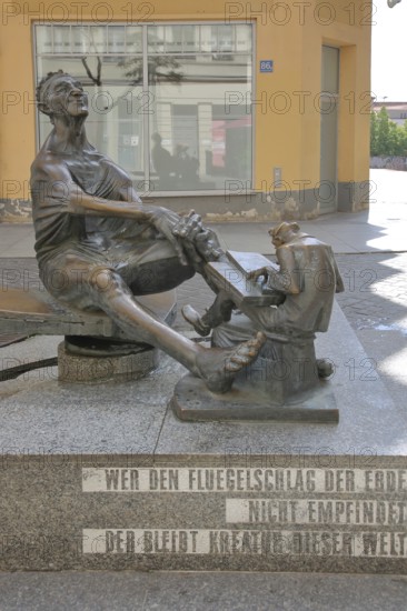 Sculpture Zither-Reinhold alias Reinhold Lohse by Wolfgang Dreysse 2001, street musician and original, inscription, slogan, Halle an der Saale, Saxony-Anhalt, Germany