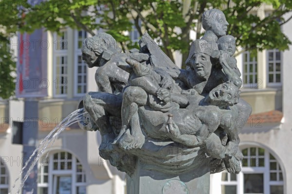 Sculpture Göbel Fountain by Bernd Göbel 1999, modern art, bronze sculptures, water jet, group, figures, lying, cheerful, laughing, Hallmarkt, Halle an der Saale, Saxony-Anhalt, Germany