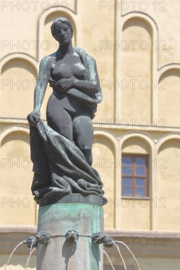 Four Seasons Fountain by Martin Wetzel 1981, bronze sculpture, female figure with robe, cloak, clothing, cloth, detail, robe fountain, Merseburg, Saxony-Anhalt, Germany