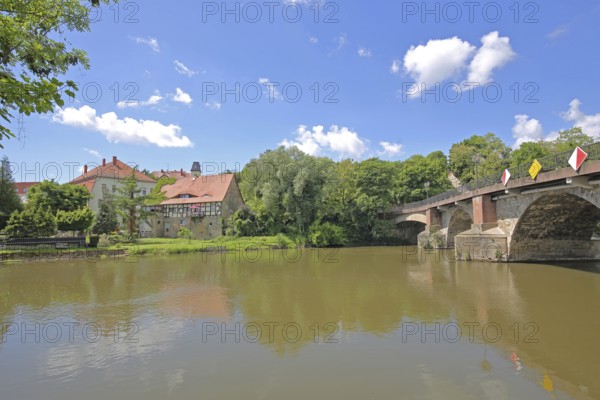 Neumarkt Bridge over the Saale and historic half-timbered house Neumarktmühle, stone arch bridge, Saale Valley, Merseburg, Saxony-Anhalt, Germany