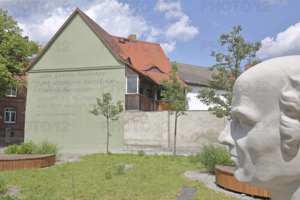 Hahnemann House and monument to physician, doctor and founder of homeopathy Samuel Inschrift, text, gable, Hahnemann, European Library of Homeopathy, Köthen, Saxony-Anhalt, Germany