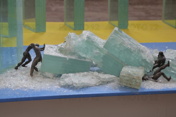 Sculpture un-be-greif-bar by Roland Lindner 2022, incomprehensible, unimaginable, not possible, modern art, small figures, armoured glass, thick panes of glass, broken glass, shards of glass, splinters, destruction, destroy, break, defective, devastation, fragments, strength, small figures, interior view, inside, interior shot, St. Wenceslas, town church, Saale, Naumburg, Saxony-Anhalt, Germany