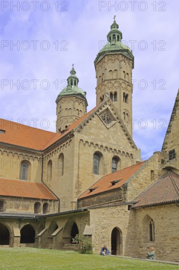 Late Romanesque UNESCO Cathedral of St Peter and St Paul with twin towers, inner courtyard with cloister, landmark, Saale, Naumburg, Romanesque Road, Saxony-Anhalt, Germany