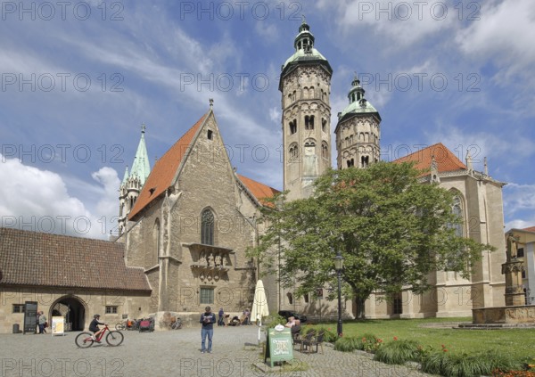 Late Romanesque UNESCO Cathedral of St Peter and Paul with twin towers, landmark, Saale, Naumburg, Romanesque Road, Saxony-Anhalt, Germany