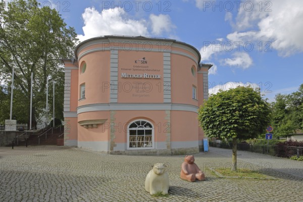 Hotel and Restaurant Courageous Knight with bear figures, inscription, Bad Kösen, Saale, Naumburg, Saxony-Anhalt, Germany