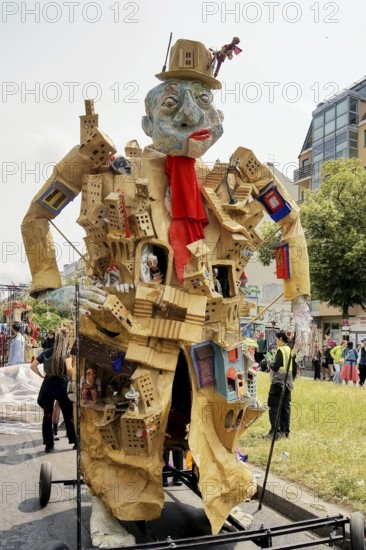 Carnival of Cultures, parade from Frankfurter Allee / corner of Proskauer Straße to Karl-Marx-Allee / corner of Berolinastraße, Berlin, 8 June 2025