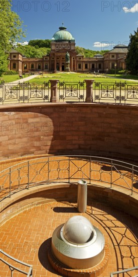 Imperial fountain with Kaiser Wilhelm's bath and monument to Kaiser Wilhelm I in the spa gardens of Bad Homburg vor der Höhe, Hesse, Germany