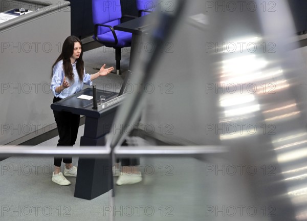 Dr Zoe Mayer (Bündnis 90 / Die Grünen) speaks on the agenda item Animal husbandry labelling obligation at the eleventh sitting of the Bundestag
