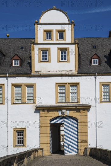 Neuhaus Castle, moated castle, prince-bishop's residence, Weser Renaissance, Paderborn, Westphalia, North Rhine-Westphalia, Germany