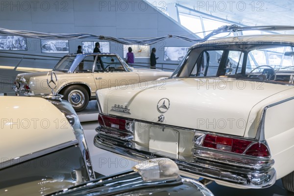 Mercedes-Benz 300 test vehicle from 1960, a one-off from the testing department. Data transmission from the test vehicle, in this case a 220 S, via a long cable. The Mercedes-Benz Museum in Stuttgart presents a journey through time through the automotive history of the global corporation. The history of the Mercedes star begins with the first automobile in 1886. Stuttgart, Baden-Württemberg, Germany